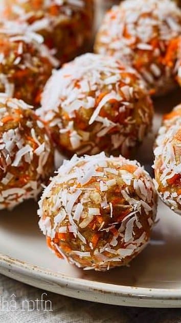 Raw Vegan Carrot Cake Bites