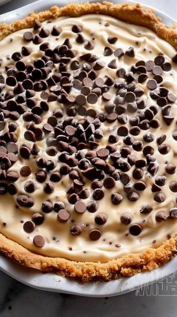 Chocolate Chip Cannoli Pie